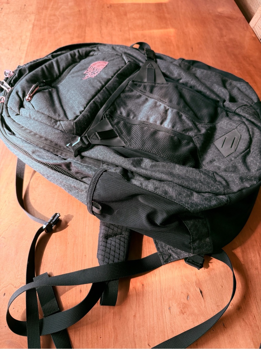 The North Face Recon 30L Backpack - Picture 6 of 9